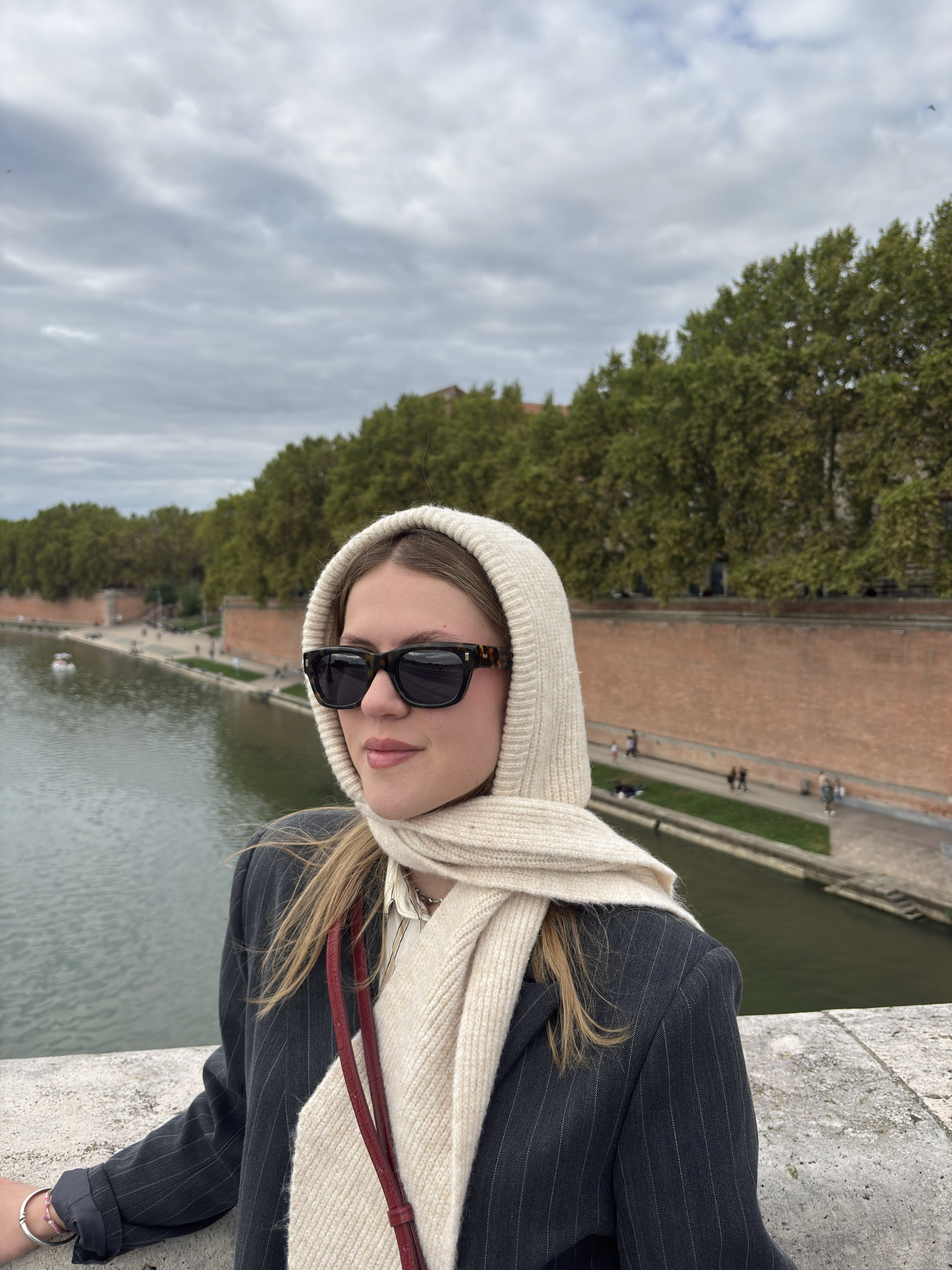 🎁 1 ACHETÉ = 1 OFFERT | Écharpe-Capuche Sophie Hood - Prête à Porter